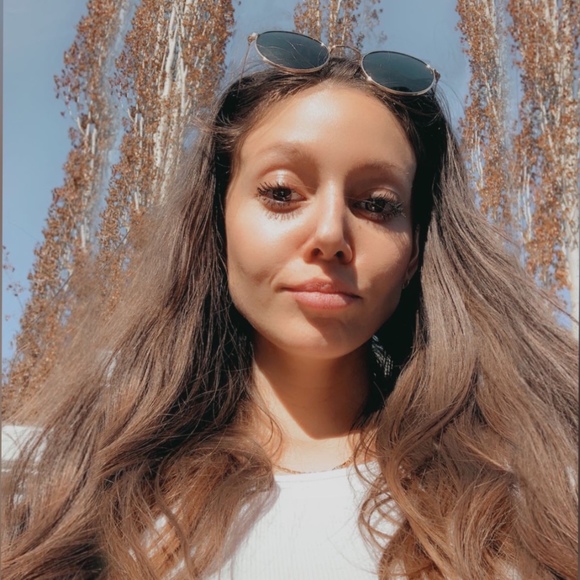 Meet your Posher, Danielle - Picture 1 of 1